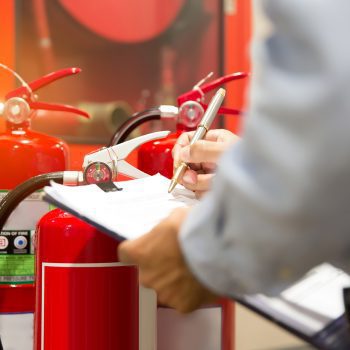 leiras-Engineers are checking fire extinguishers.